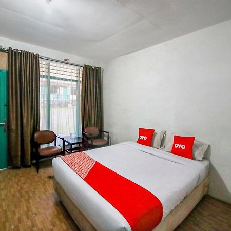 Oyo 2322 Dien Karona Hotel Berastagi Exteriör bild