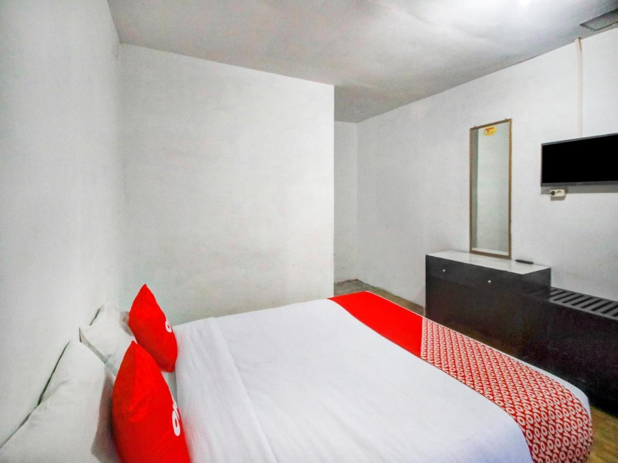 Oyo 2322 Dien Karona Hotel Berastagi Exteriör bild