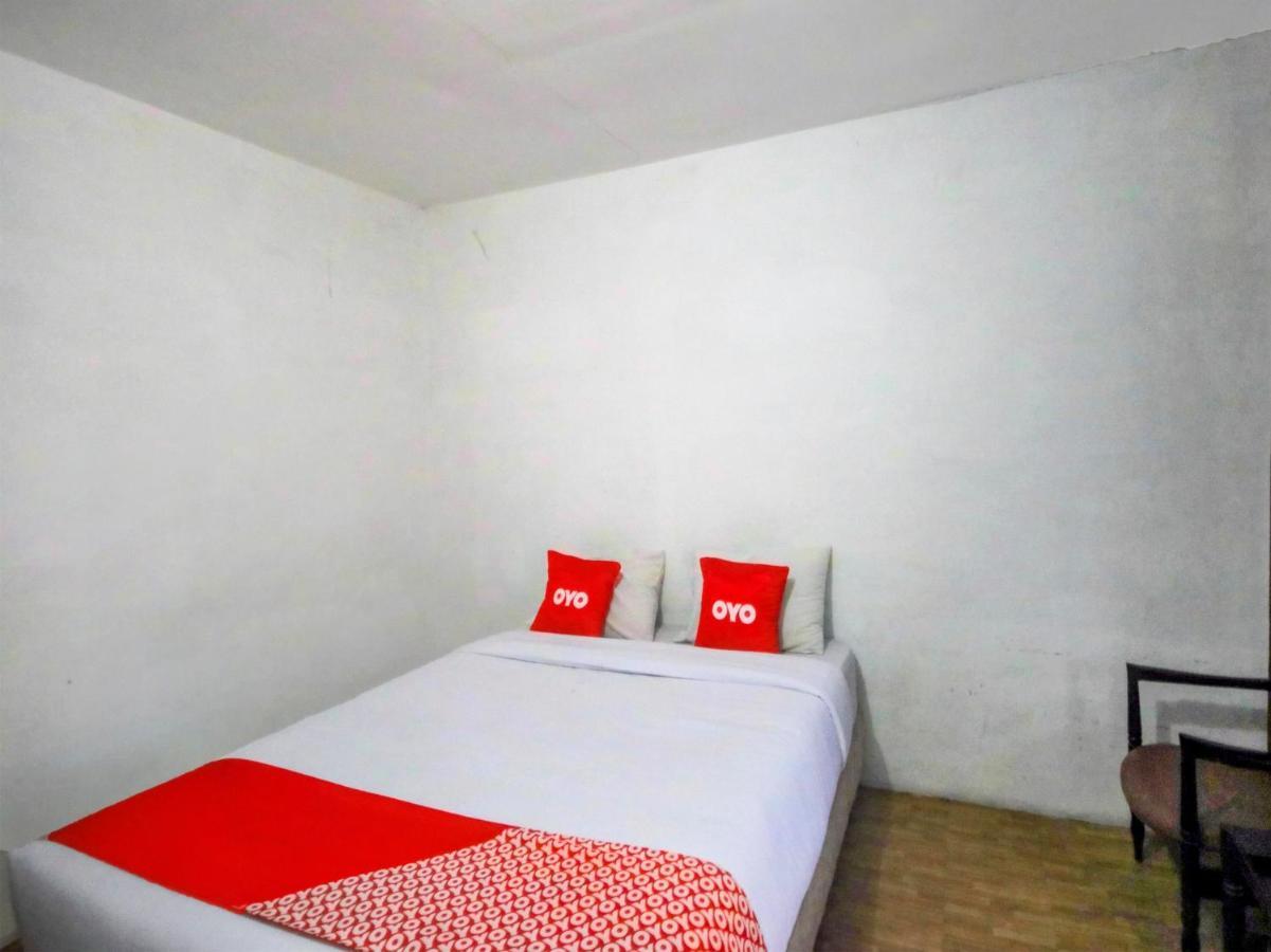 Oyo 2322 Dien Karona Hotel Berastagi Exteriör bild