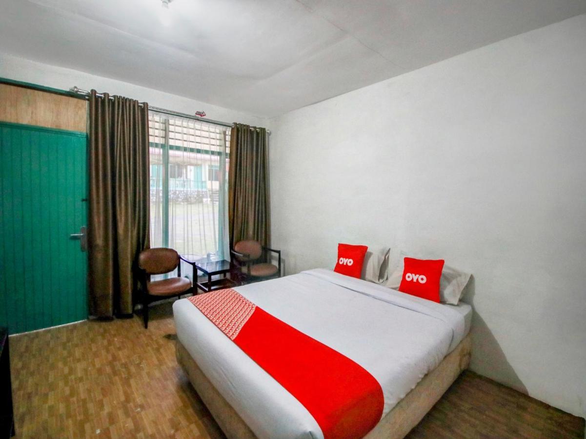 Oyo 2322 Dien Karona Hotel Berastagi Exteriör bild