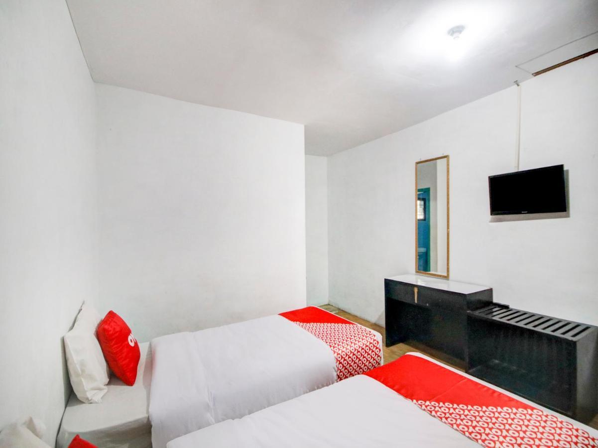 Oyo 2322 Dien Karona Hotel Berastagi Exteriör bild
