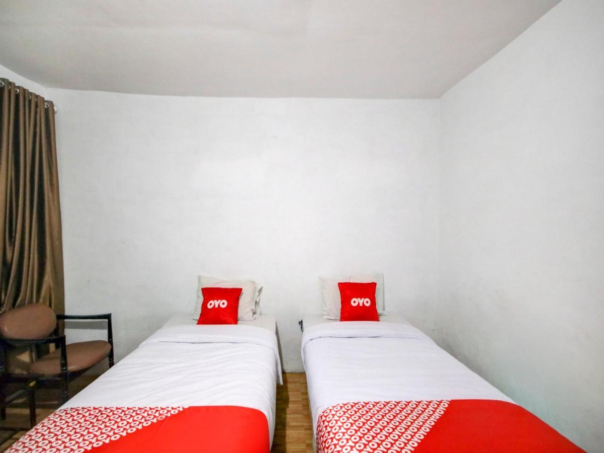 Oyo 2322 Dien Karona Hotel Berastagi Exteriör bild