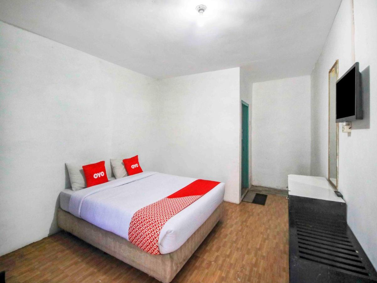 Oyo 2322 Dien Karona Hotel Berastagi Exteriör bild